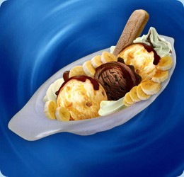 îngheţată vanilie (2 globuri), îngheţată ciocolată (1 glob), banane, topping ciocolată, frişcă, pişcot
